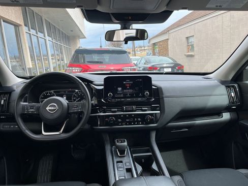 Used 2025 Nissan Pathfinder SV image 36