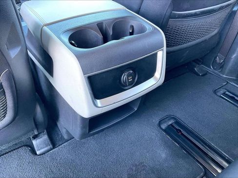 Used 2023 Kia Carnival LX image 27