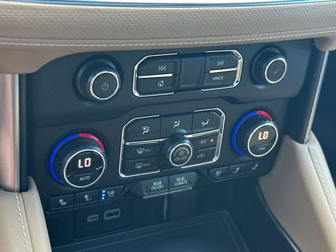 Used 2024 Chevrolet Tahoe Premier w/ Premium Package image 18