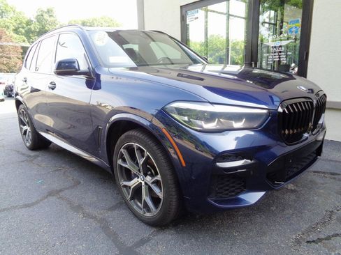 Used 2022 BMW X5 xDrive40i w/ Premium Essential Package AWD/4WD image 3