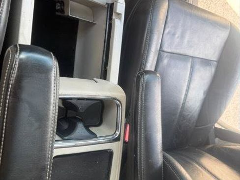 Used 2014 Chrysler Town & Country Limited w/ Luxury Group FWD image 36