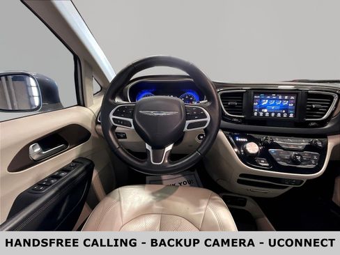 Used 2018 Chrysler Pacifica Touring-L FWD image 8