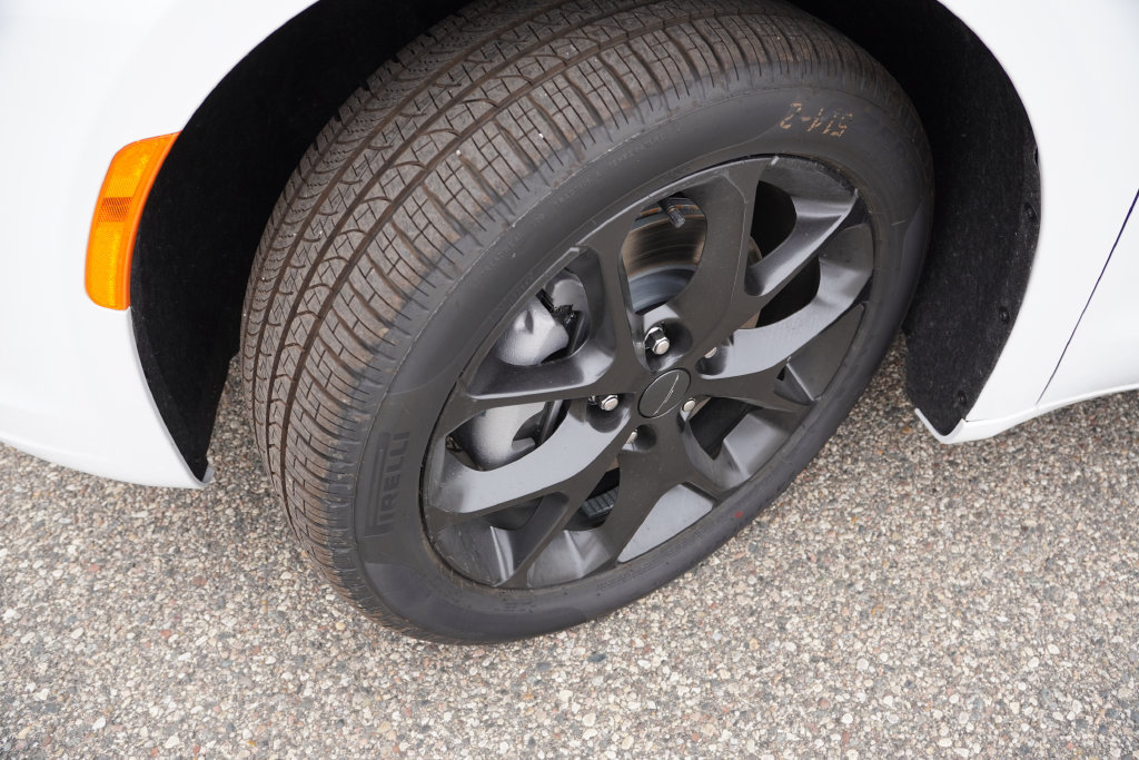New 2027 Chrysler Pacifica Select AWD/4WD image 10