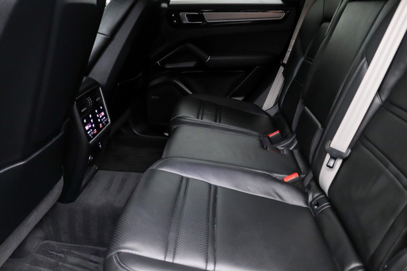 Used 2022 Porsche Cayenne Platinum Edition AWD/4WD image 22
