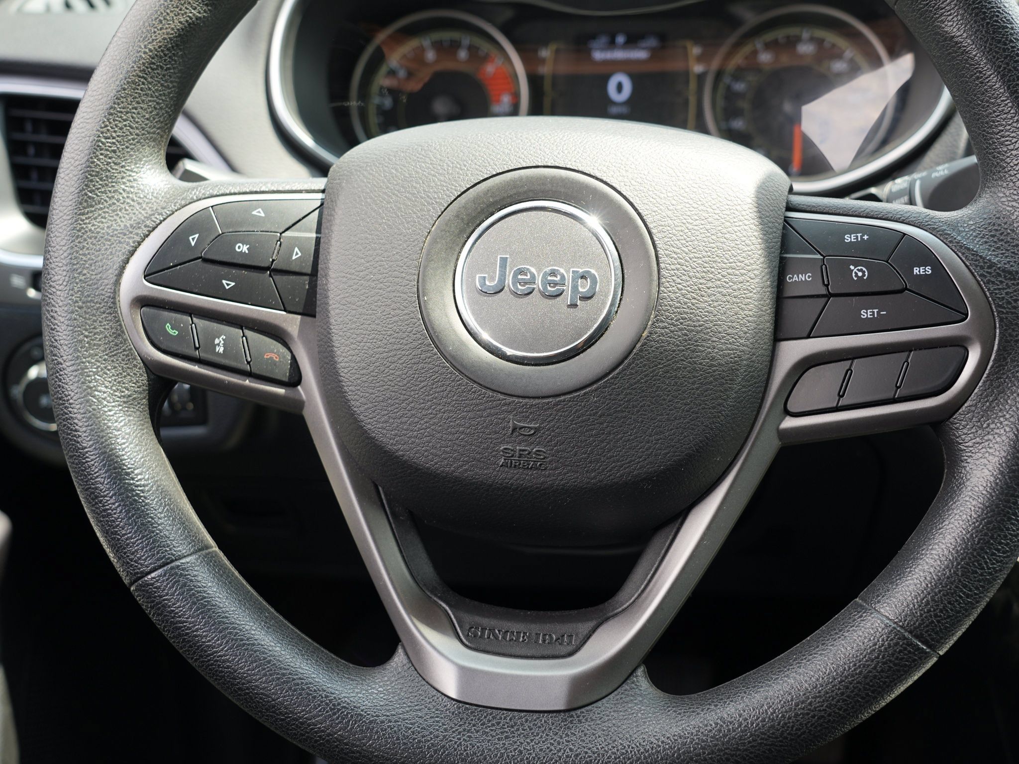 Used 2019 Jeep Cherokee Latitude w/ Popular Appearance Group AWD/4WD image 24