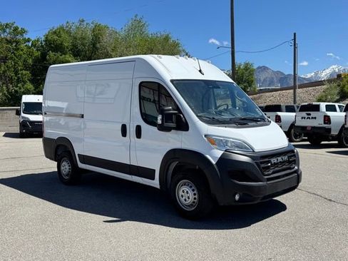 Used 2025 RAM ProMaster 2500 w/ Convenience Group FWD image 11