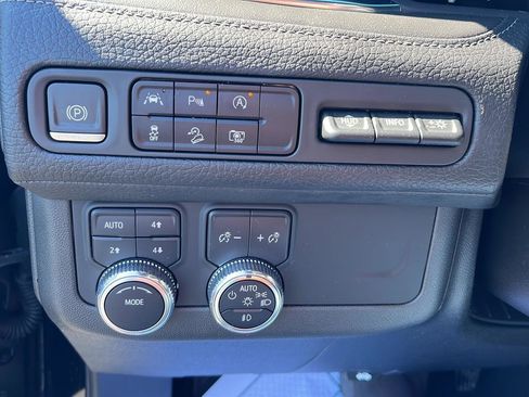 Used 2023 GMC Yukon Denali image 13