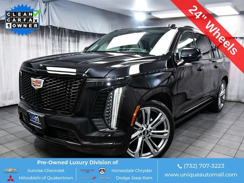 Used 2025 Cadillac Escalade ESV Sport Platinum AWD/4WD image 1