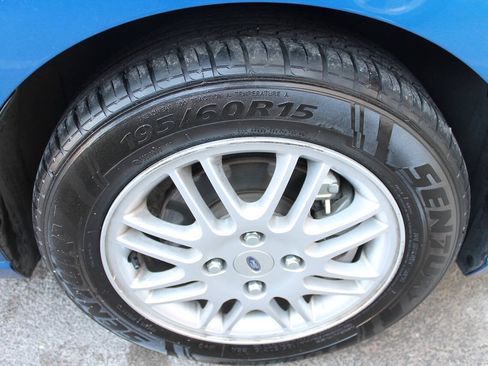 Used 2010 Ford Focus SE FWD image 11