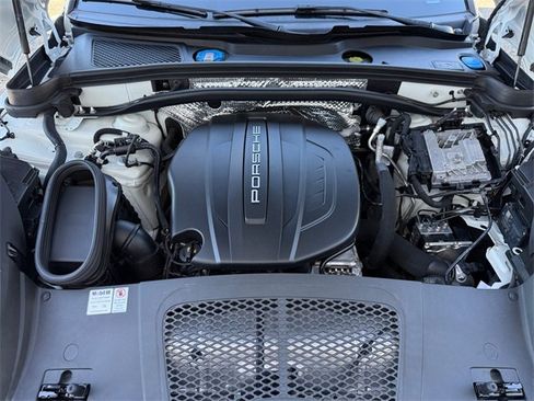 Used 2021 Porsche Macan image 30