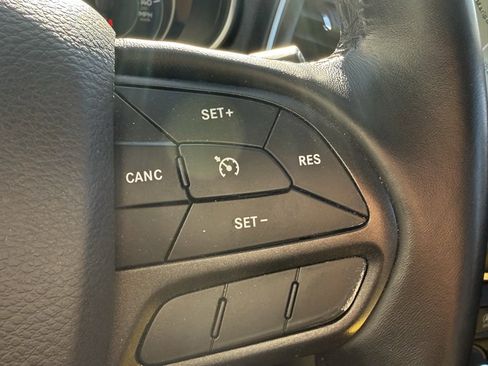 Used 2019 Jeep Cherokee Trailhawk image 16