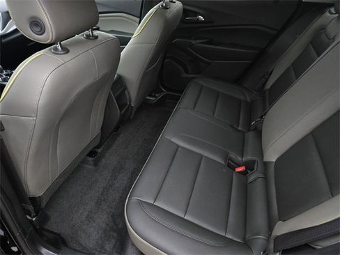 Used 2025 Chevrolet Trax ACTIV w/ Sunroof Package image 12