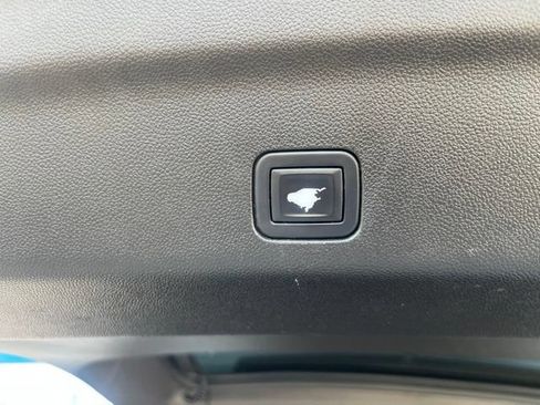 Used 2021 Chevrolet Tahoe High Country RWD image 9