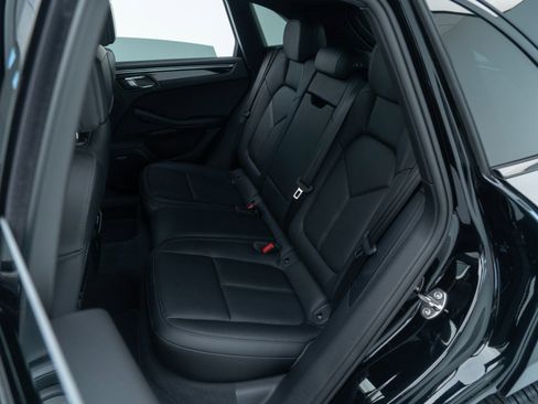 Certified 2026 Porsche Macan AWD/4WD image 29