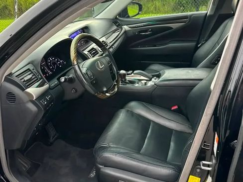 Used 2016 Lexus LS 460 AWD w/ Comfort Package image 9