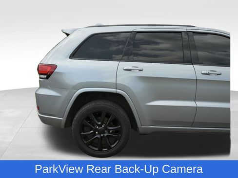 Used 2018 Jeep Grand Cherokee Altitude AWD/4WD image 38