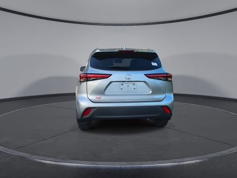 Certified 2023 Toyota Highlander XLE FWD image 7