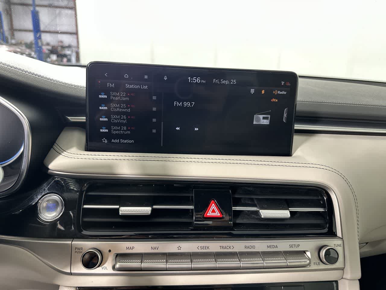 Used 2025 Genesis G70 2.5T RWD image 17