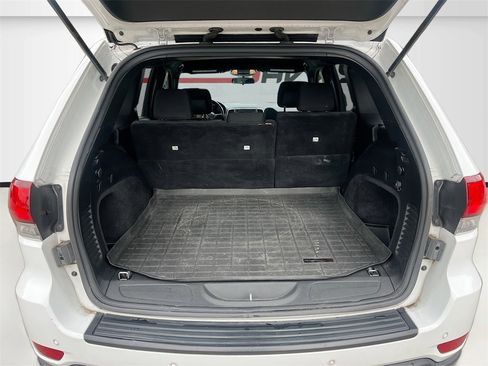 Used 2020 Jeep Grand Cherokee Laredo image 24