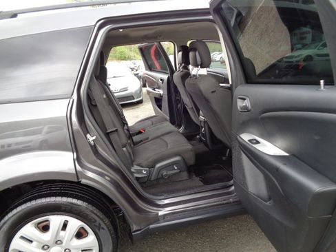 Used 2018 Dodge Journey SE image 17