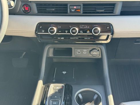 Certified 2023 Honda Pilot Touring image 15