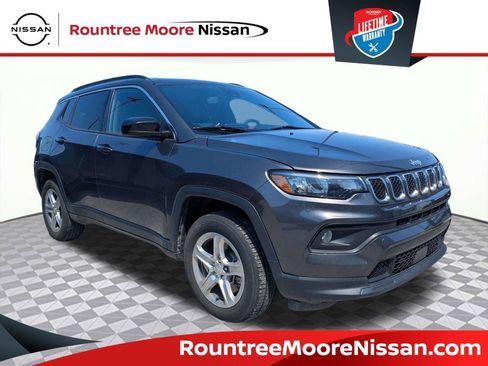 Used 2024 Jeep Compass Latitude AWD/4WD image 1