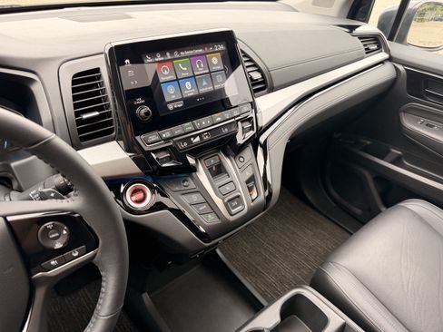 Used 2023 Honda Odyssey Touring image 17