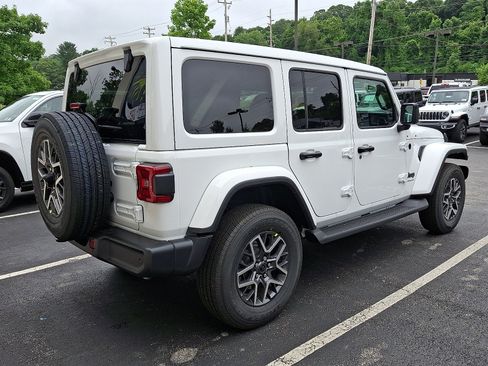 New 2026 Jeep Wrangler Unlimited Sahara AWD/4WD image 3