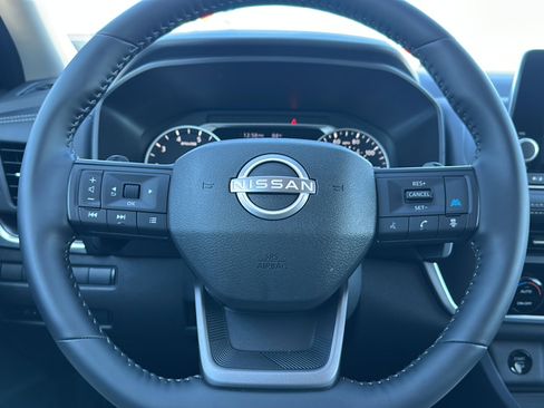 Certified 2025 Nissan Rogue SV image 27