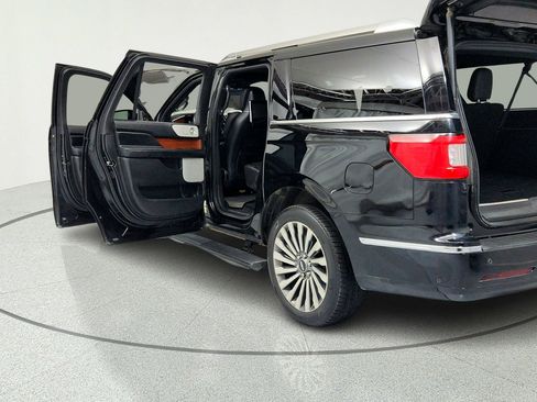 Used 2018 Lincoln Navigator L Reserve w/ Technology Package AWD/4WD image 11