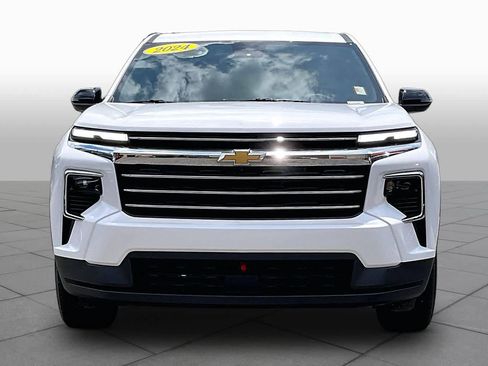 Used 2024 Chevrolet Traverse LT FWD image 4