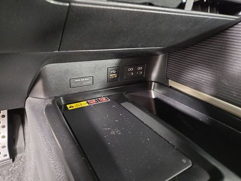 Used 2025 Toyota Camry SE FWD image 25