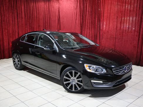 Used 2018 Volvo S60 T5 Inscription image 2
