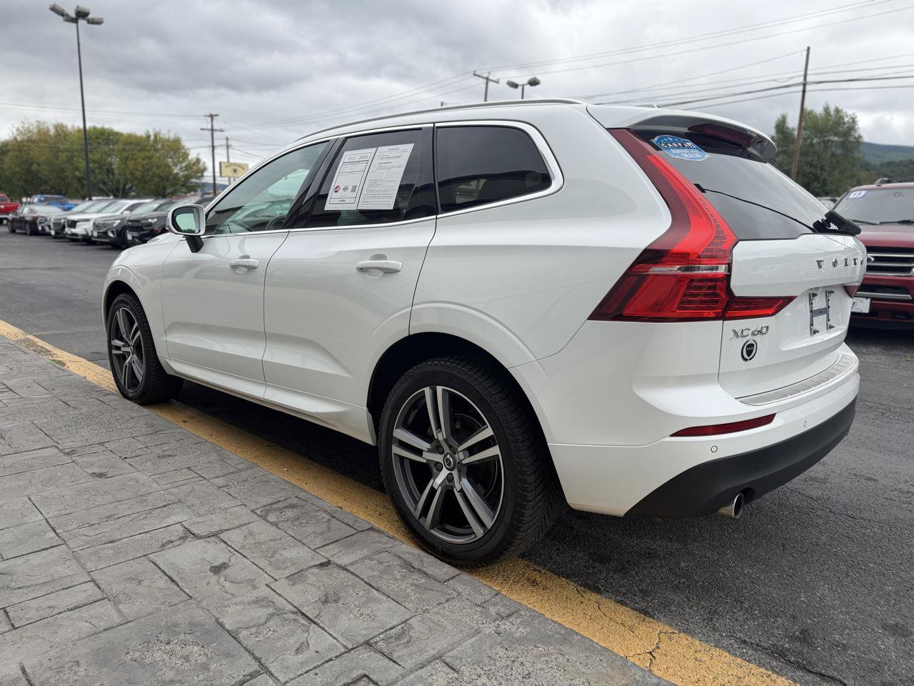Used 2020 Volvo XC60 T5 Momentum w/ Protection Package Premier AWD/4WD image 6