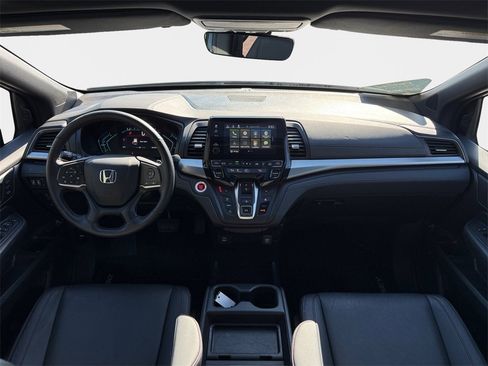 Certified 2024 Honda Odyssey Sport image 15