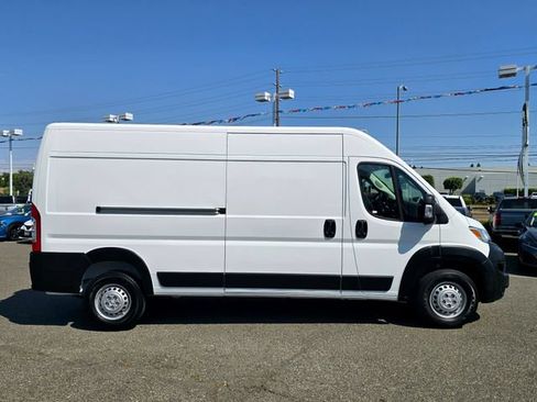 Used 2025 RAM ProMaster 2500 w/ Safety Group FWD image 7