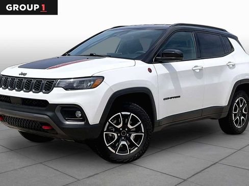 Used 2025 Jeep Compass Trailhawk AWD/4WD image 1