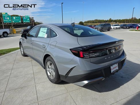 Used 2026 Hyundai Sonata SE FWD image 8