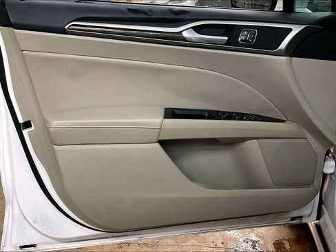 Used 2017 Ford Fusion SE image 25