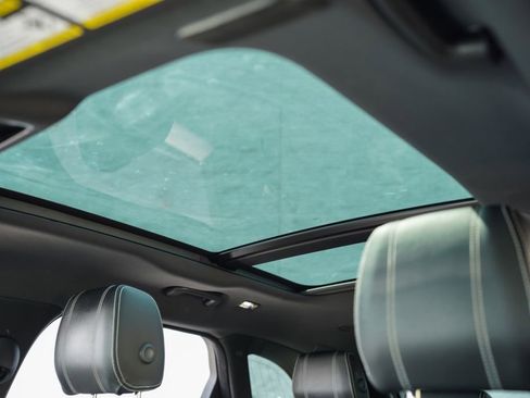 Used 2022 Land Rover Range Rover Velar R-Dynamic S AWD/4WD image 35