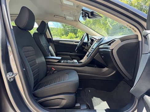 Used 2020 Ford Fusion SE FWD image 23