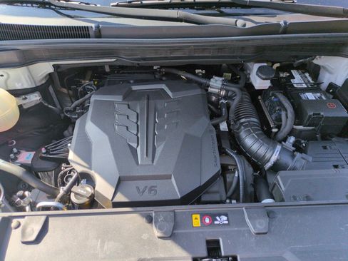 Used 2023 Kia Carnival LX FWD image 28