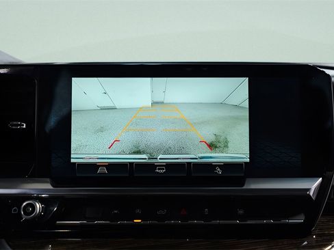 Used 2023 GMC Sierra 1500 Elevation w/ Preferred Package image 16