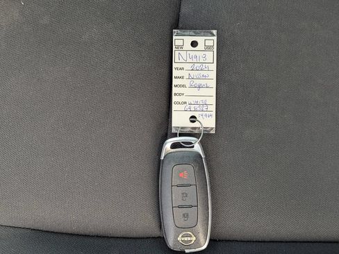 Used 2024 Nissan Rogue S AWD/4WD image 35