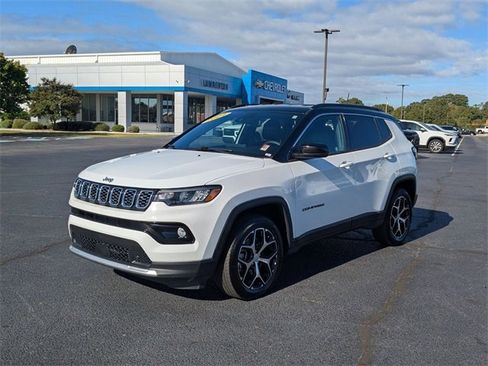 Used 2024 Jeep Compass Limited image 7