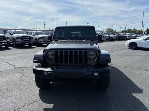 Used 2021 Jeep Wrangler Unlimited Sahara AWD/4WD image 3