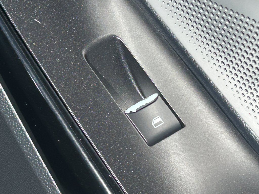 Used 2021 Ford Explorer Platinum w/ Equipment Group 601A AWD/4WD image 41