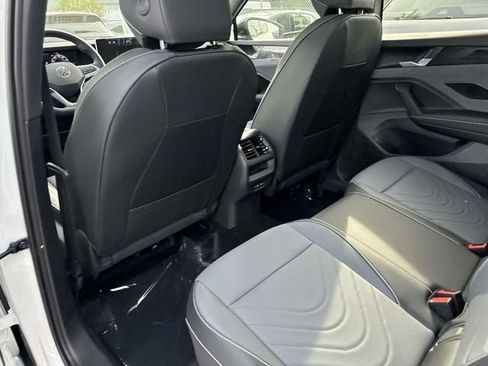 New 2026 Volkswagen Tiguan SE R-Line AWD/4WD image 11