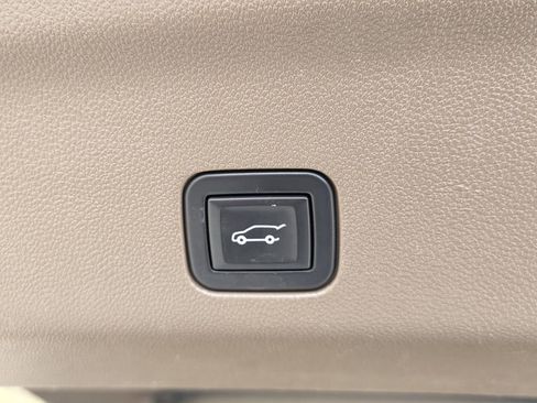 Used 2021 GMC Yukon XL Denali w/ Denali Premium Package image 16