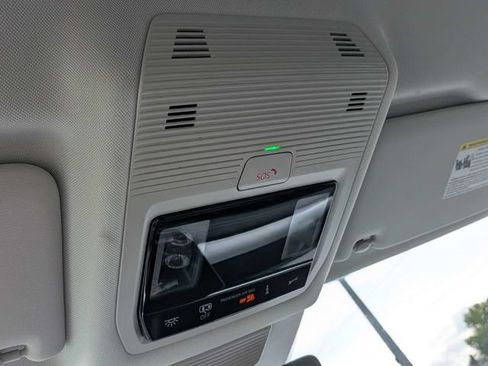 Certified 2025 Volkswagen Tiguan SE FWD image 21